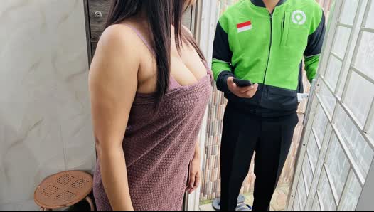 Indonesian Ojol Driver Gets Seduced by Busty Babe's Naughty Prank - video thumbnail