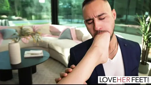 Voluptuous Vixen Lily Lou Unleashes Her Irresistible Charm: A Hardcore Worship Session - video thumbnail