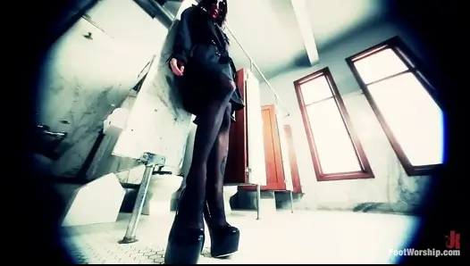 Foot Domination Seduction: Gia Dimarco's City Prey - video thumbnail